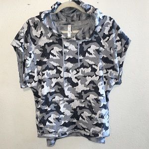 Mur Mur navy gray and white CAMO short sleeve hoodie w front pocket/pouch